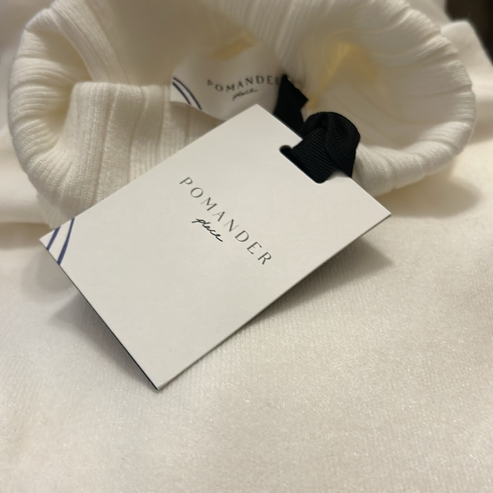 White Noir Vivianne Dress
POMANDER PLACE - Picture 6 of 16